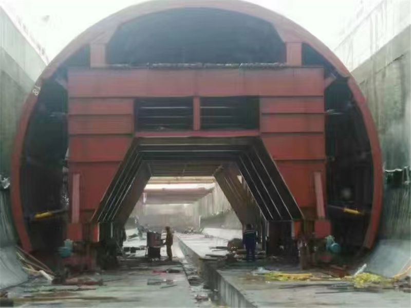 什么是冷彎機？